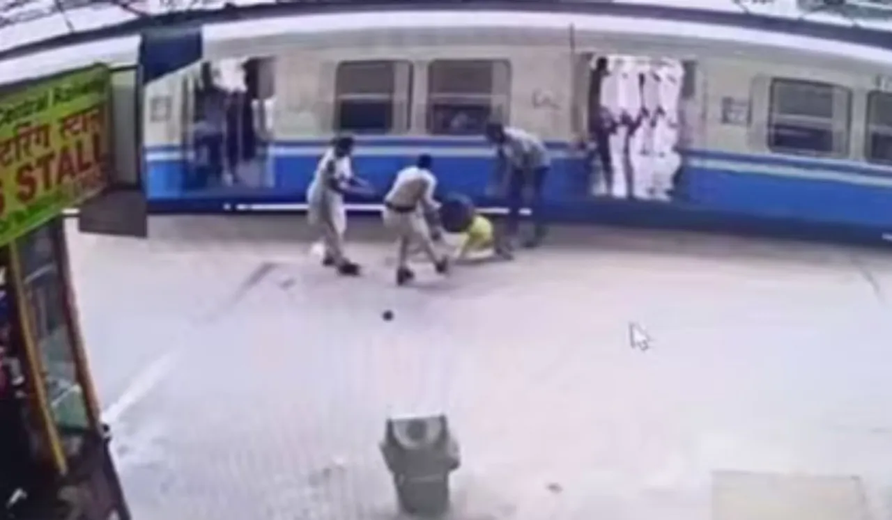 Video Of Women RPF Personnel Saving Passenger From Slipping Into Tracks Goes Viral