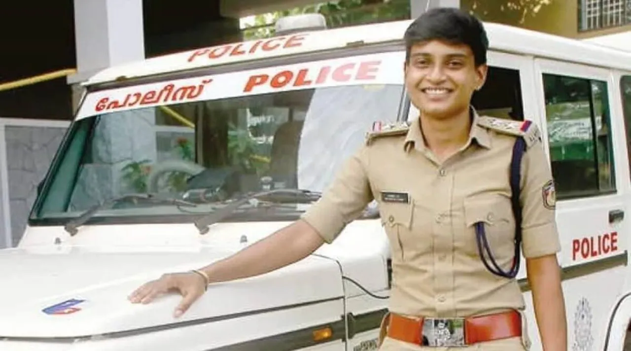 aanie SP ,anie siva, lemonade seller turns sub-inspector