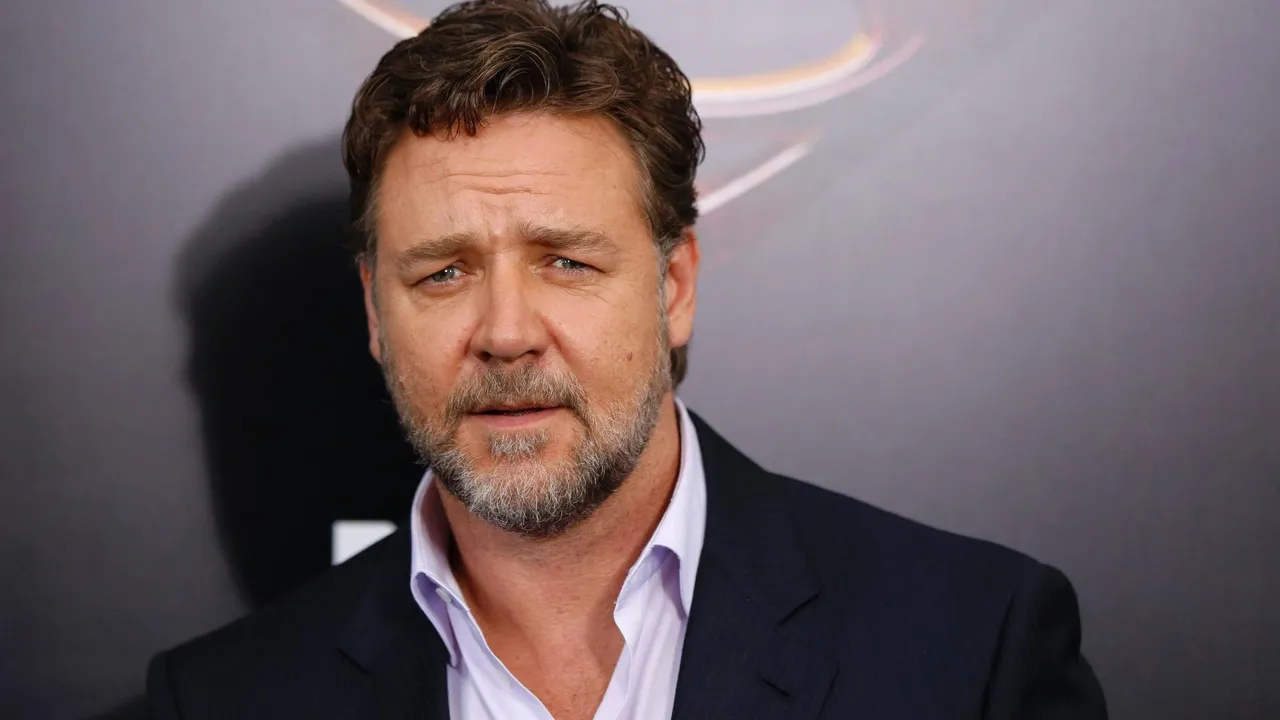Russell Crowe slammed, "actresses should act their age"