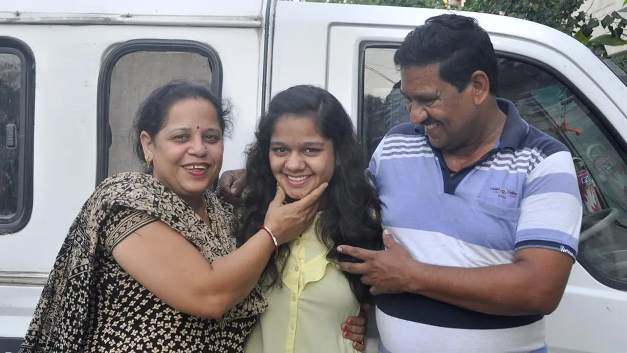 School Van Driver’s Daughter Scores 10 On 10 In CBSE Exam