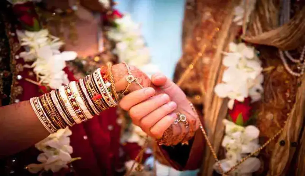 groom walks off during wedding, Neighbours Help Wed Young Muslim Woman, rajasthan woman marries another man, Man juggles between wife and girlfriend