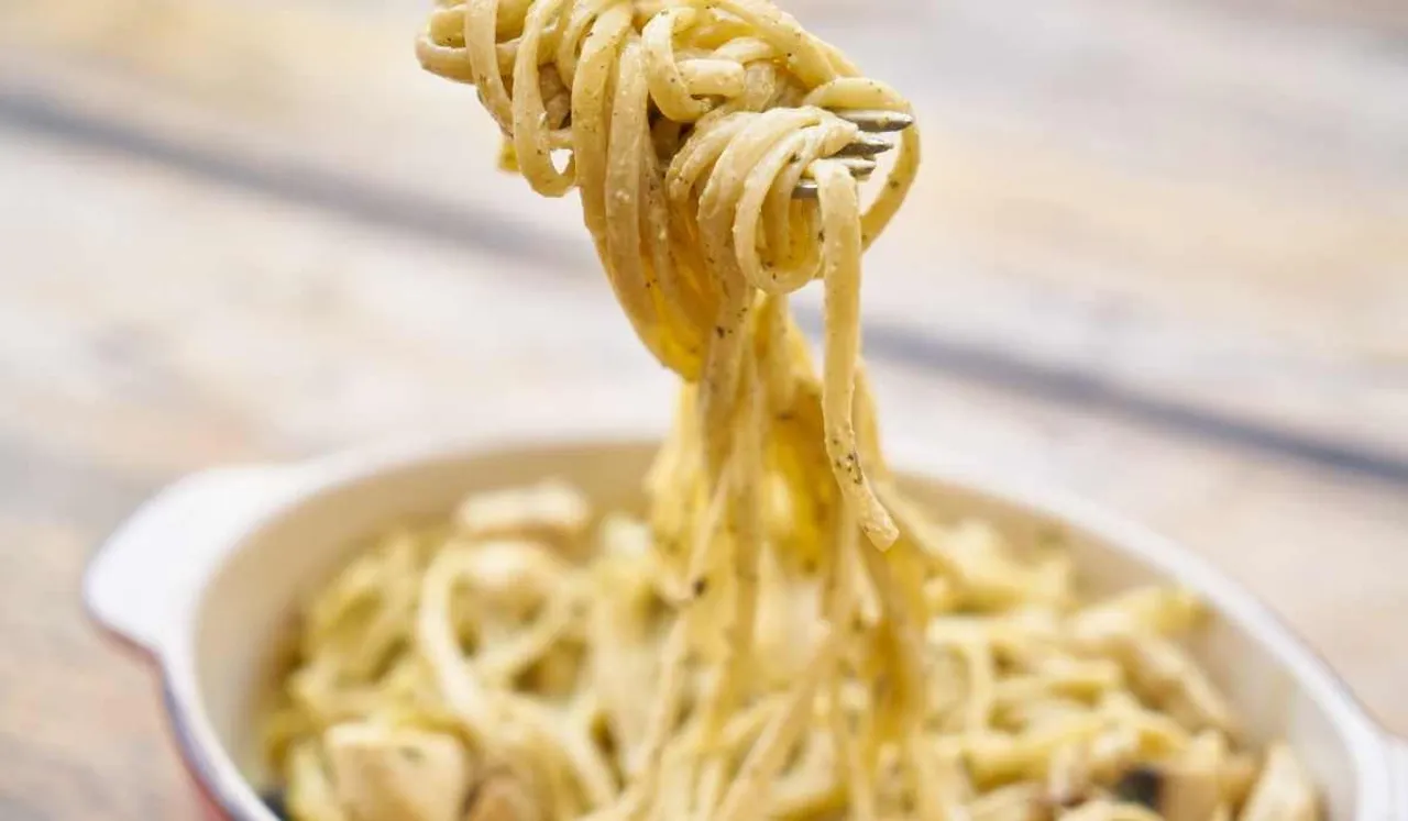 simple pasta recipes for dinner, Cacio e pepe, indian style pasta