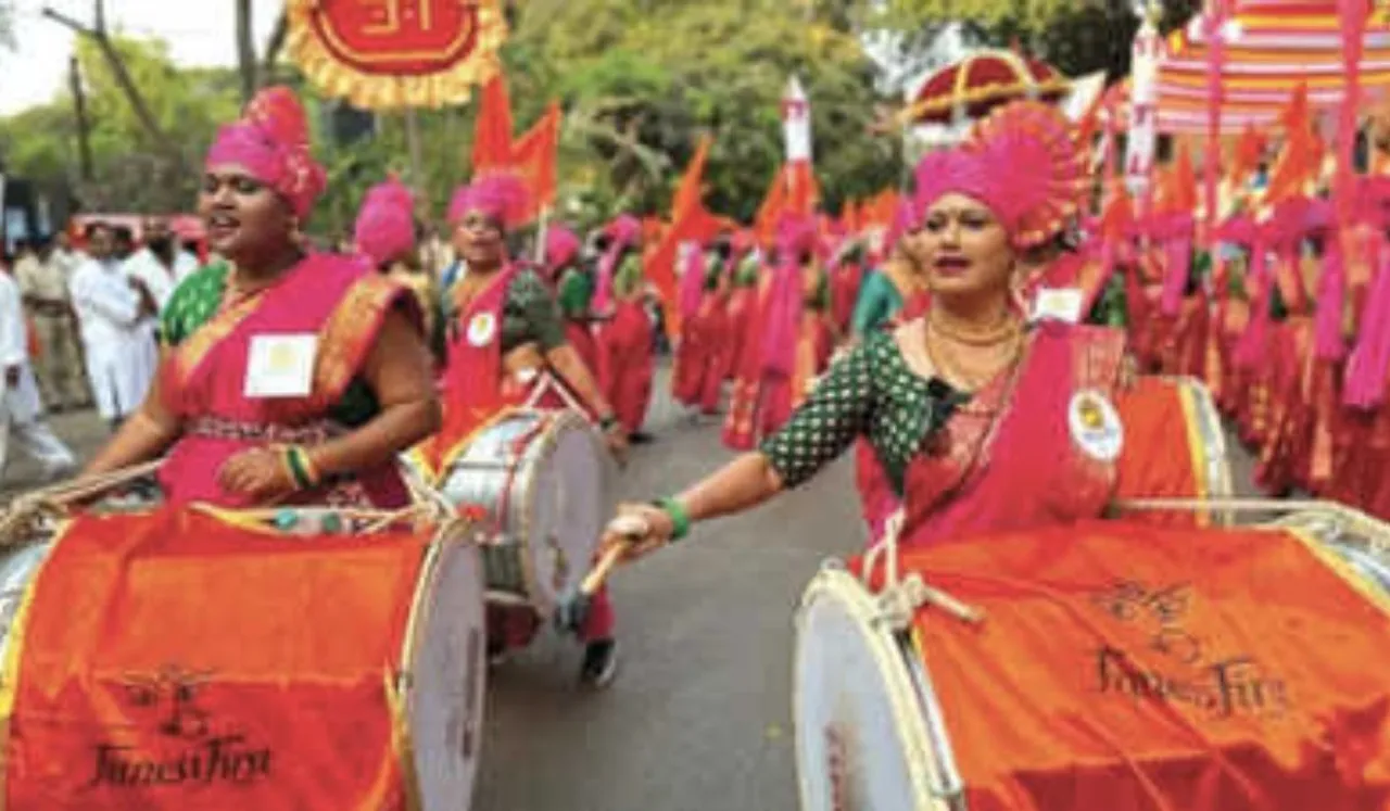 All-Women Romtamel Performers