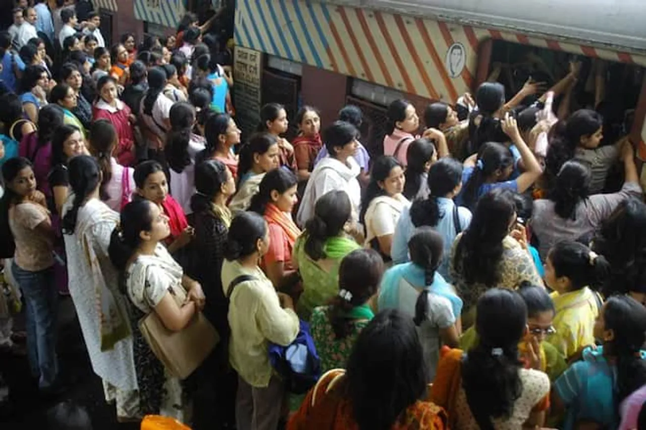 Highest Number Of Women Train Commuters In Mumbai