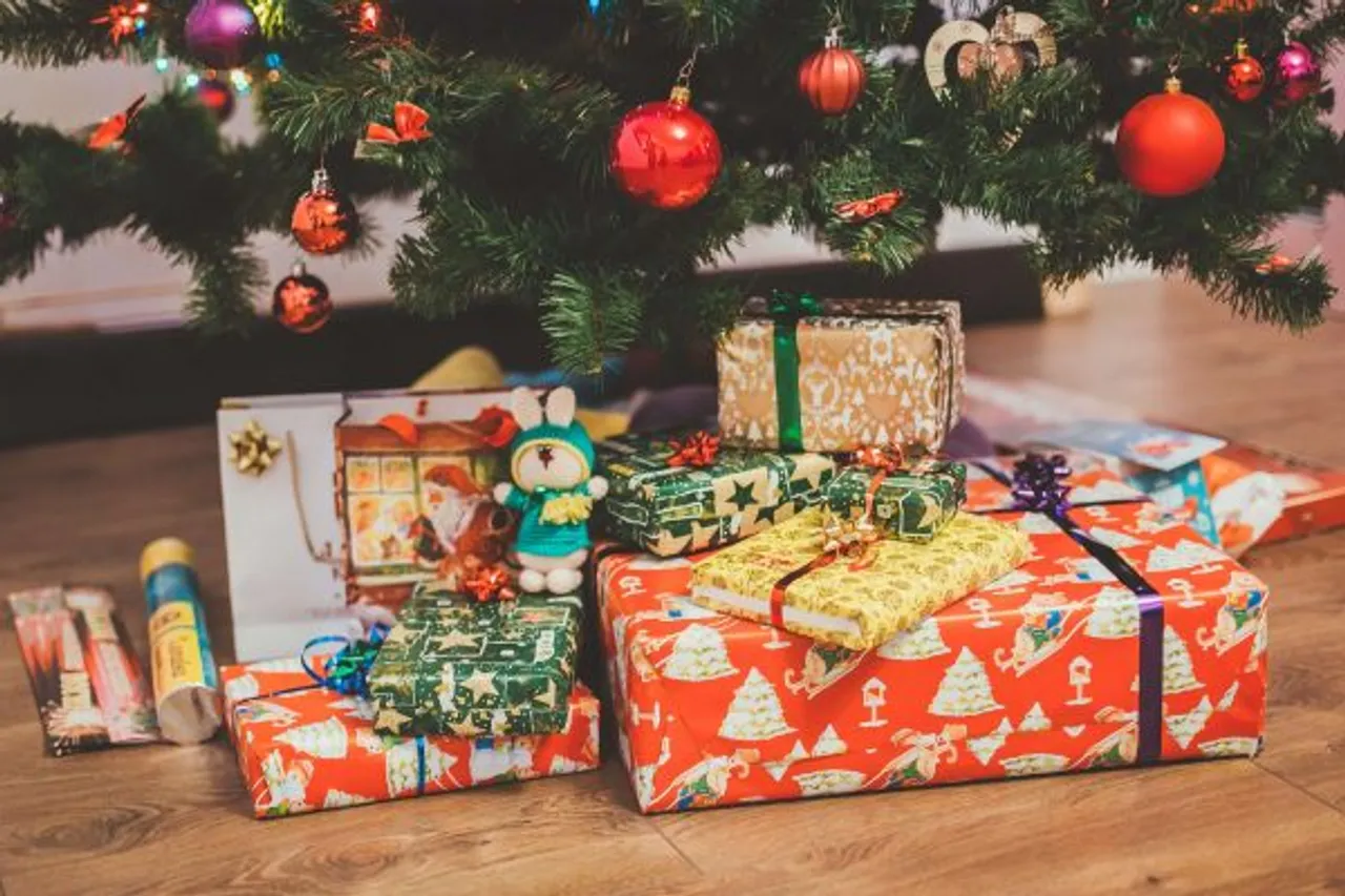 Feeling Pressured To Buy Christmas Presents? Read This (And Think Twice Before Buying Candles)