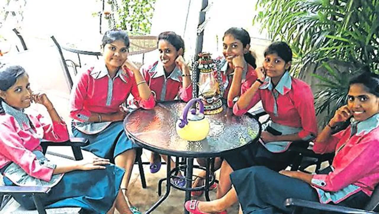 Jamshedpur cafeteria- La Gravitea hired 7 deaf and mute young women