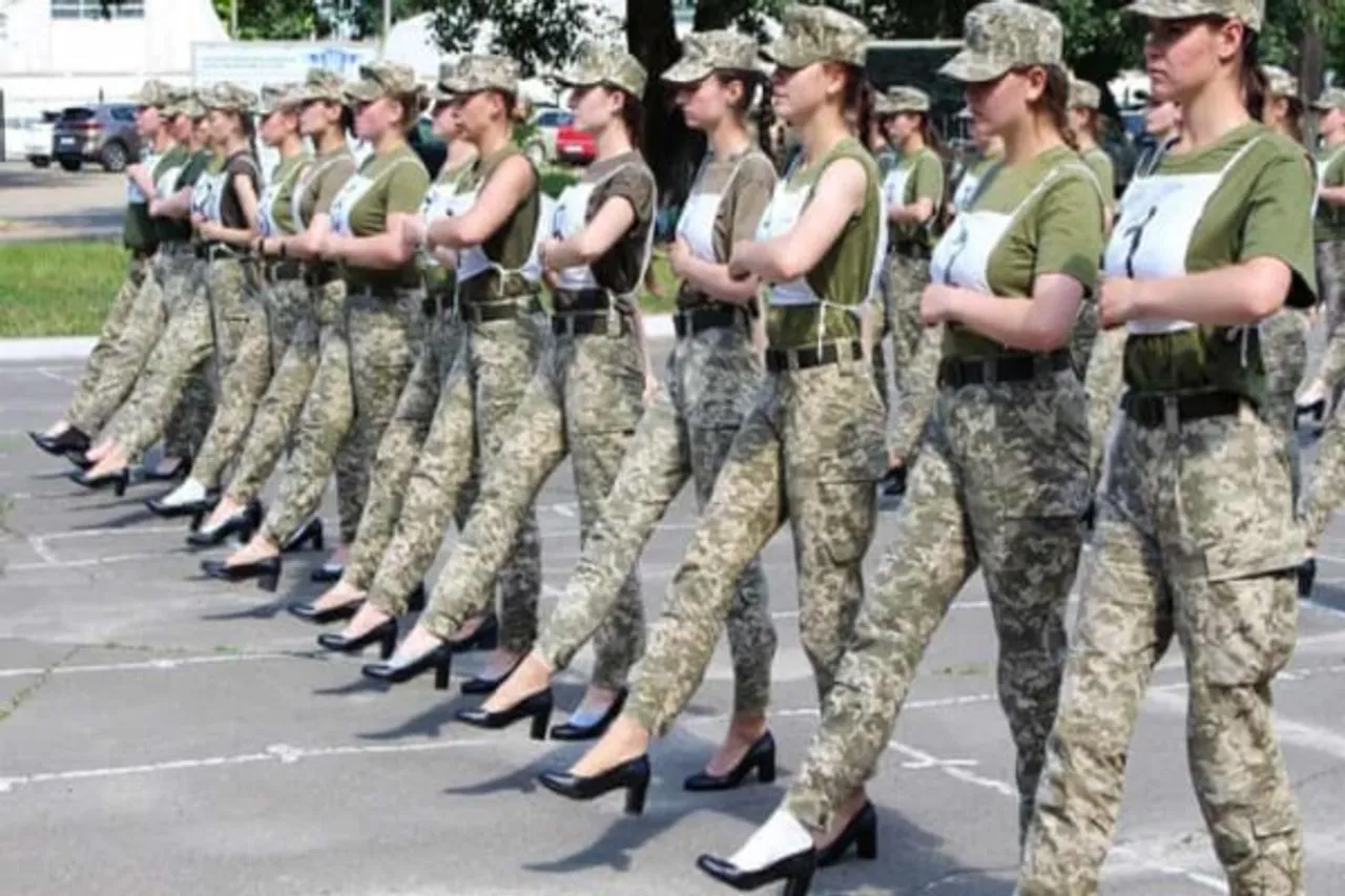 ukrainian women refugees, Ukraine Female Soldiers, Ukrainian Women Fighters, women in military