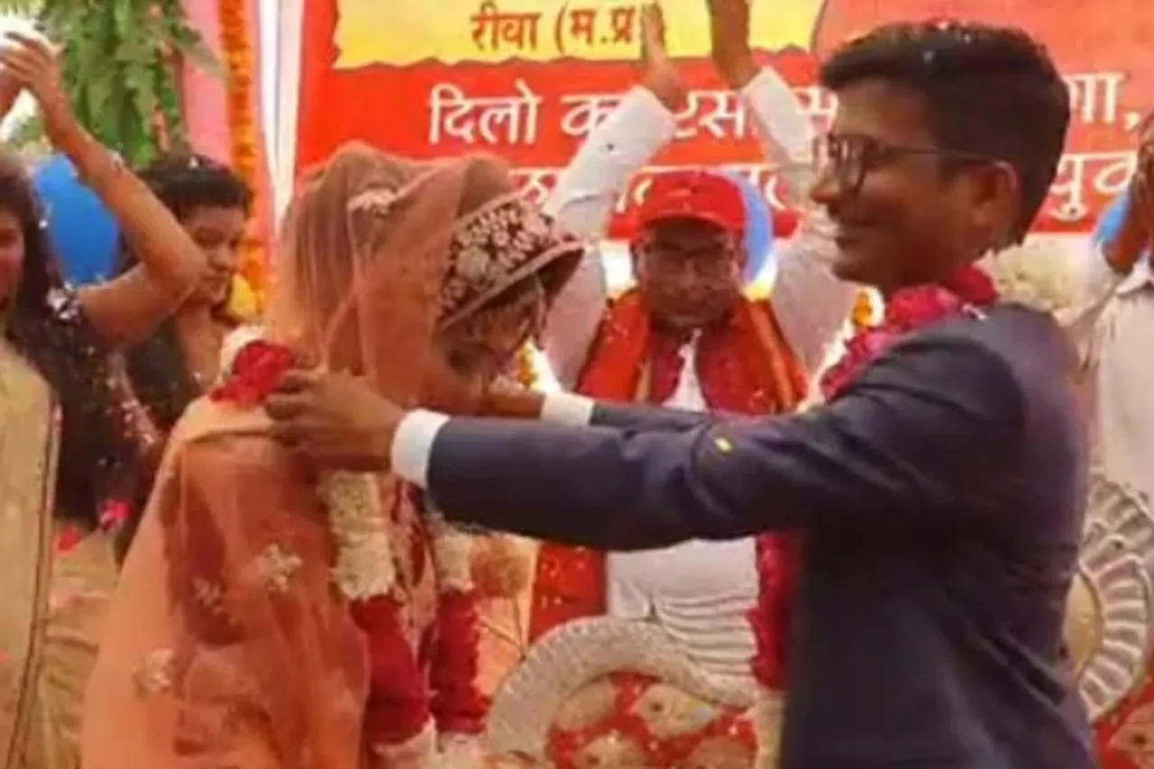 Couple got married at farmers protest
