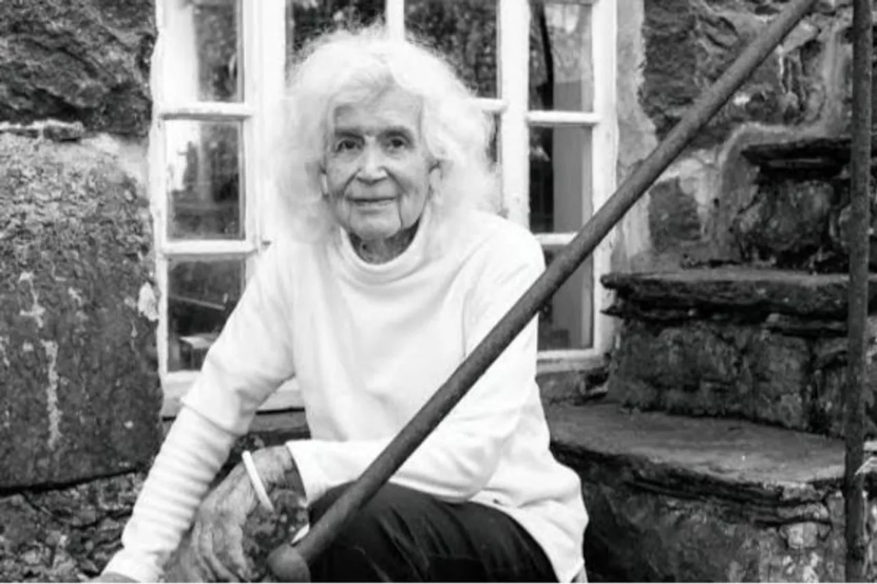 Looking Back Upon Jan Morris' Eventful Life As "Both Man And Woman"