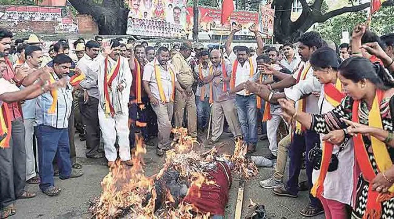 Journalists attacked in Bangalore during Cauvery protests 