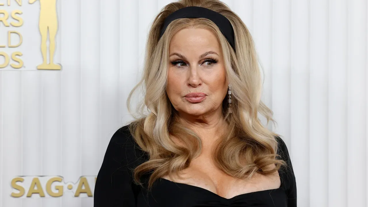 Writers' Strike 2023: Jennifer Coolidge And Celebrities Stage Protest In Their Style
