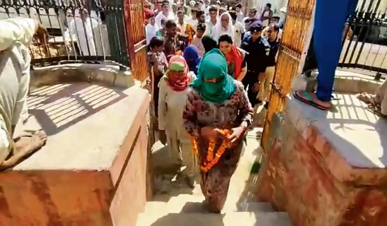 Haryana Women Break 75-Year-Old Tradition By Entering Chaupal