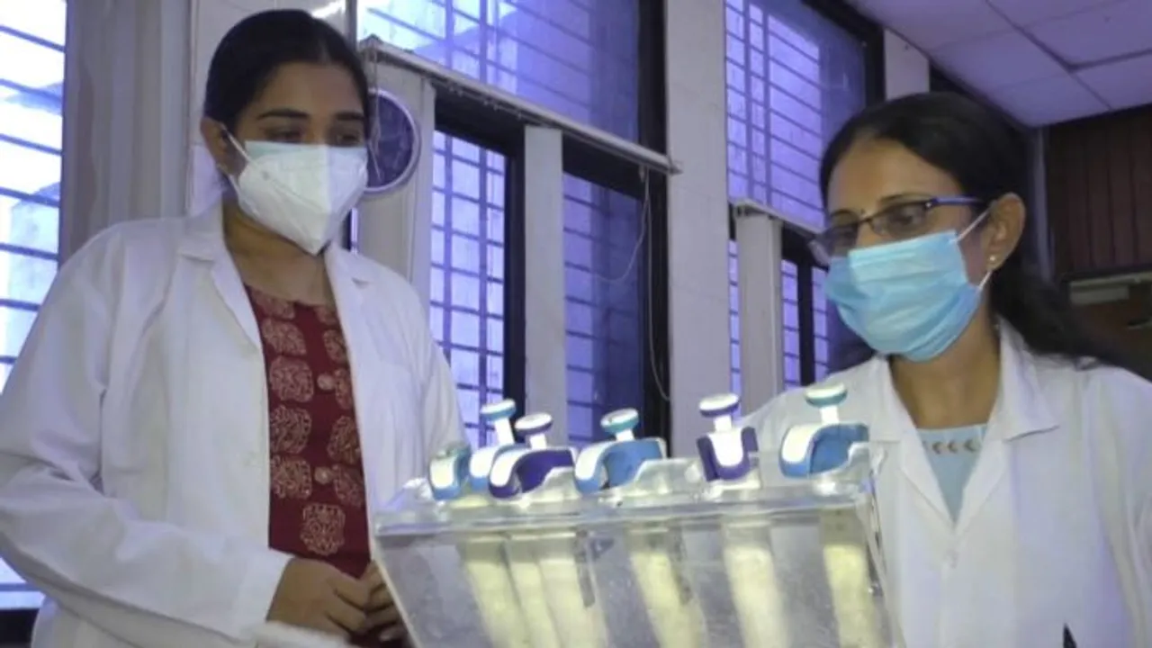 COVID-19: Women Frontline Workers Conduct RT-PCR Test In Surat