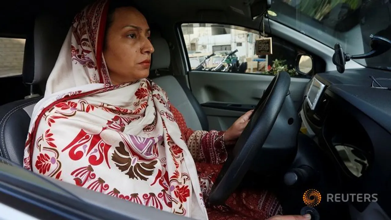 Cab Company Introduces Women Drivers in Pakistan, pakistan feminism