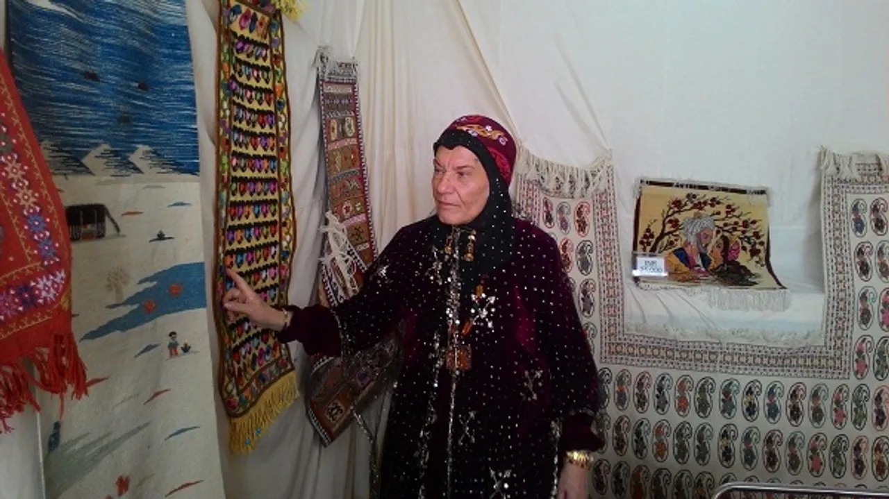 Iranian woman artisan
