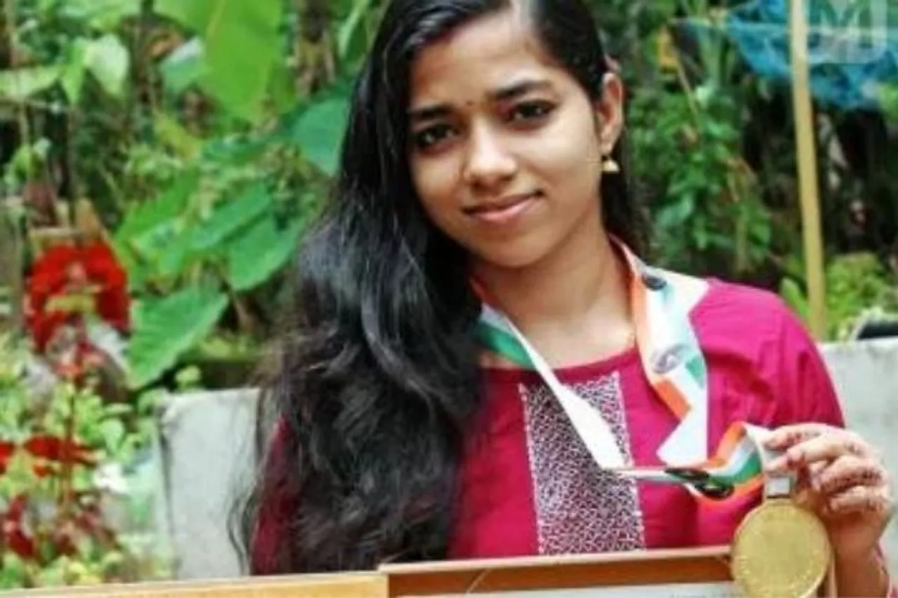 Kerala Woman Makes It To Asia Book Of Records, Draws 7 Wonders With Mehandi