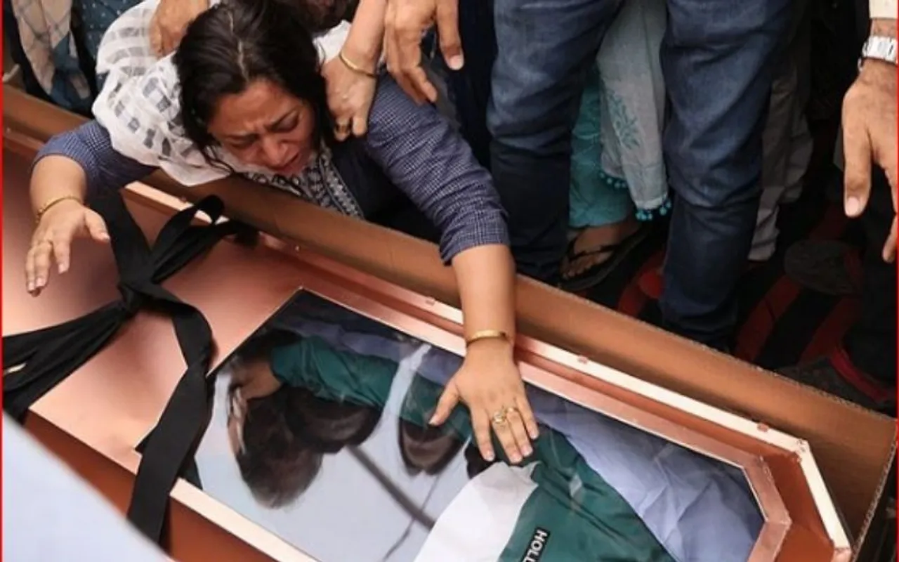 Mortal Remains of Kartik Vasudev Arrives in India, Mother Mourns Beside Casket