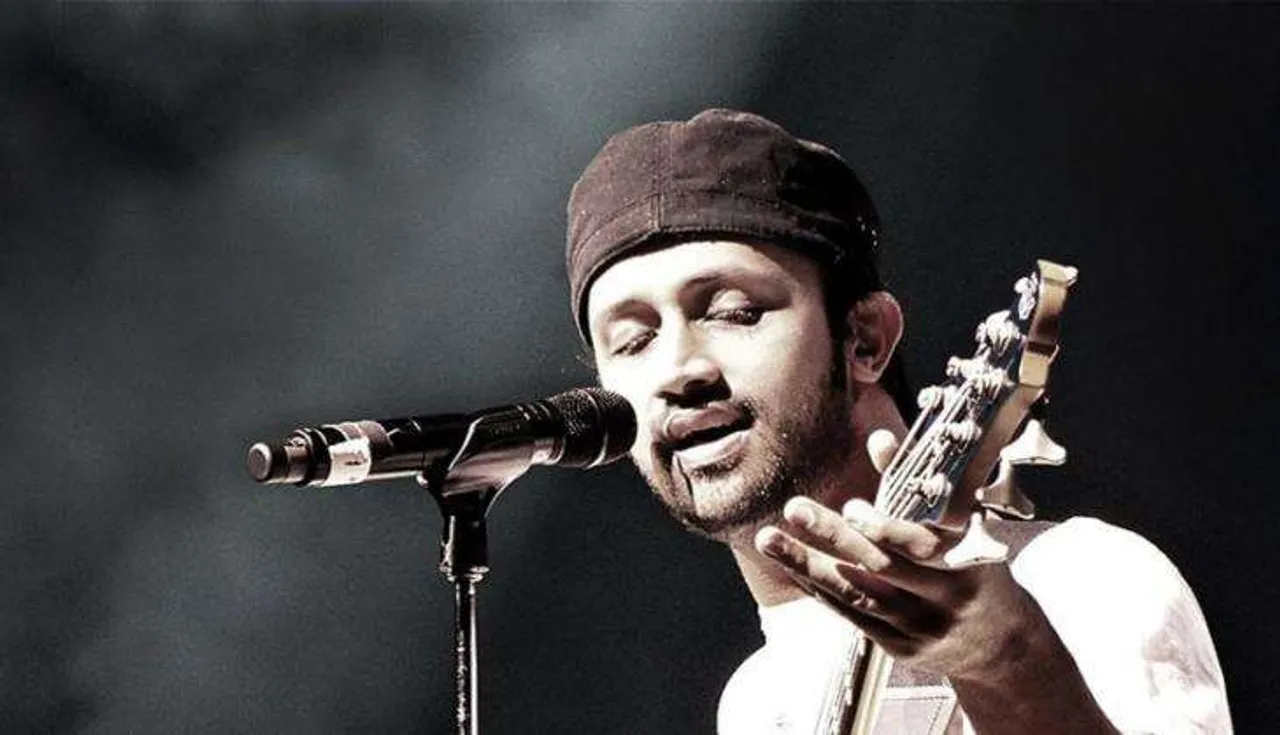 Atif Aslam Rescues Girl From Molesters In Mid-Concert