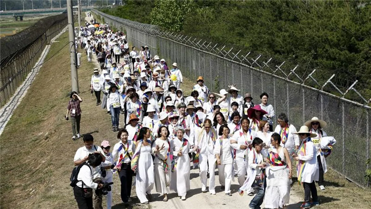 Women come together in support to end war