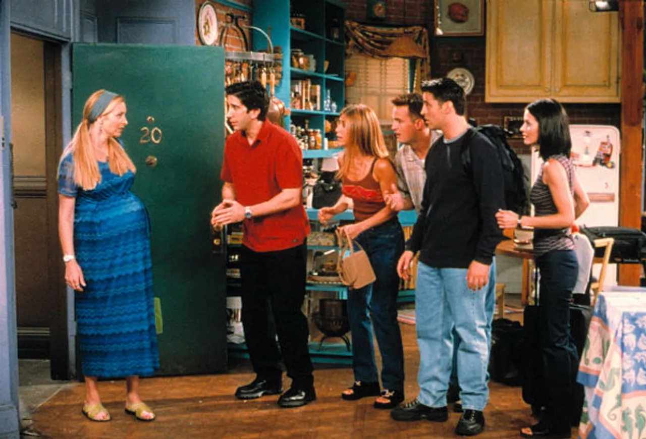 Lisa Kudrow Aka Phoebe Opens Up About Body Insecurity On Friends Set
