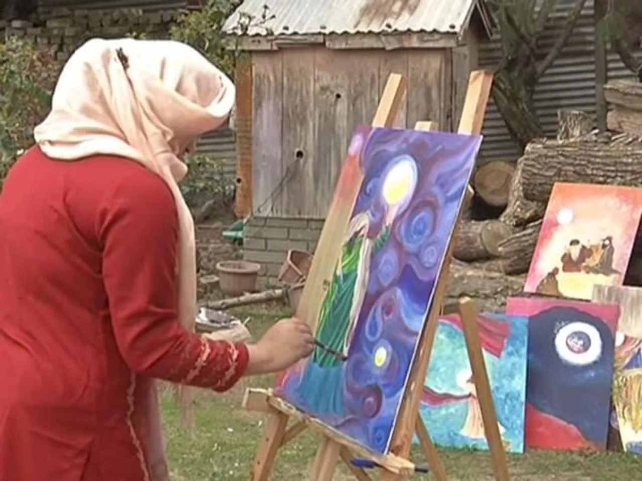 Sufi Painter From Srinagar Badr-un-Nissa Bhat Inspires People To Use Art As Therapy