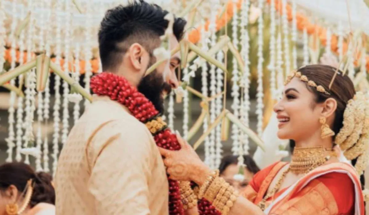 Bride Touching The Groom's Feet, Intimate Wedding, Mouni Roy Suraj Nambiar Love Story ,Mouni Roy Malayali wedding, Mouni Roy Wedding Photos