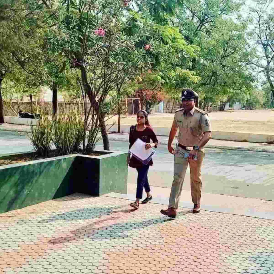 Gujarat Police Officer Helps Girl Reach Exam Center