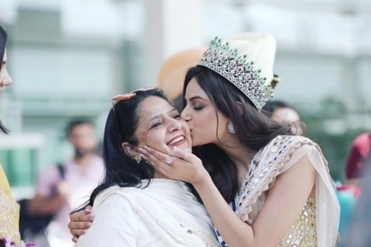 Will Hug Her Tightly, Says Miss Universe 2021 Harnaaz Sandhu’s Mother On Her Win