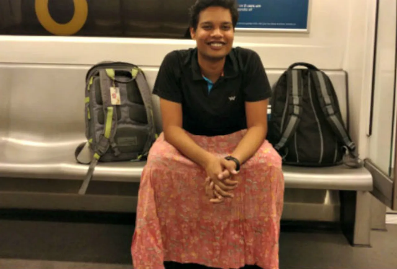 Delhi Men wear Skirts in metro