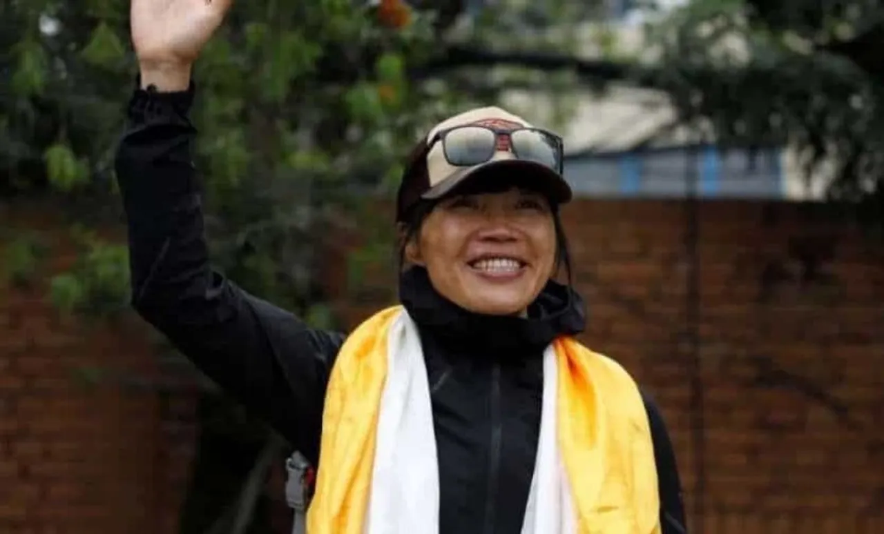 Fastest woman to climb Mount Everest, Tsang Yin-Hung stranded