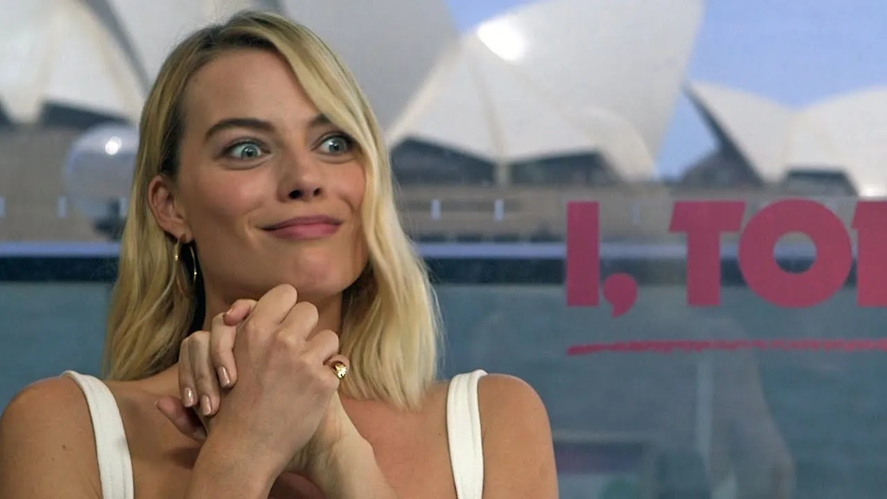 Margot Robbie ,Golden Globes 2021 baby question actresses