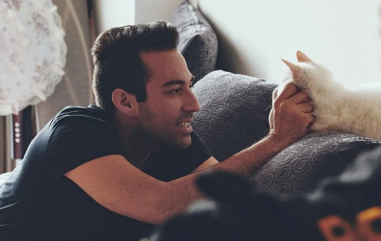 What Happens When Guys Add Pictures With Cats To Their Dating App Profiles