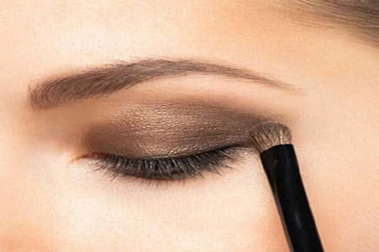 Want To Know About A Girl's Makeup? Here's How To Make It Less Awkward