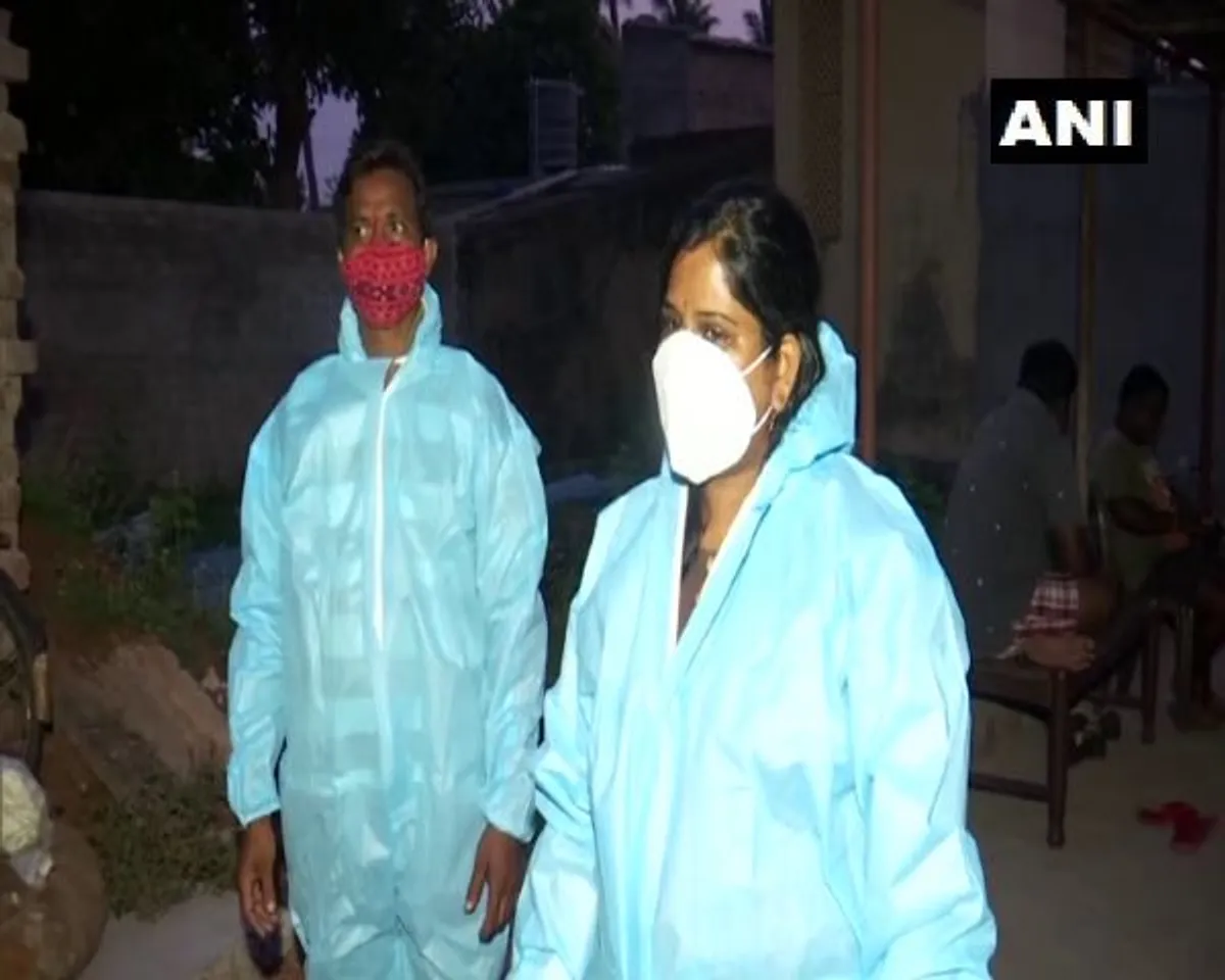 Odisha: Nurse Quits Job To Cremate Bodies Of COVID-19 Patients Alongside Her Husband