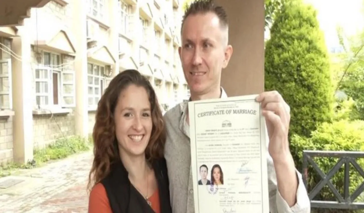 Russian Ukrainian Couple Marry In Himachal, Sends Message Of Make Love, Not War