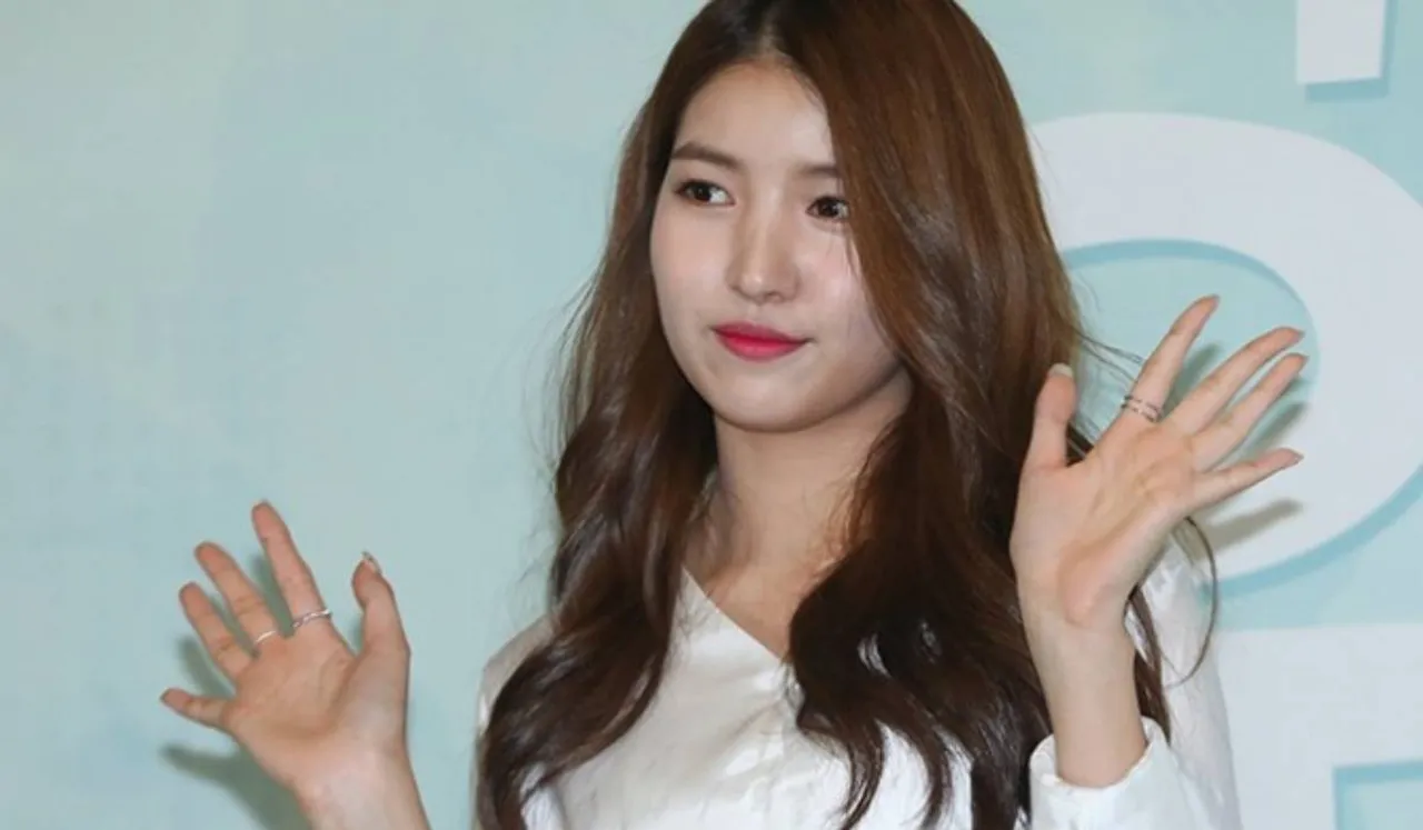 GFriend’s Sowon Trolled For Posing With Nazi Statue