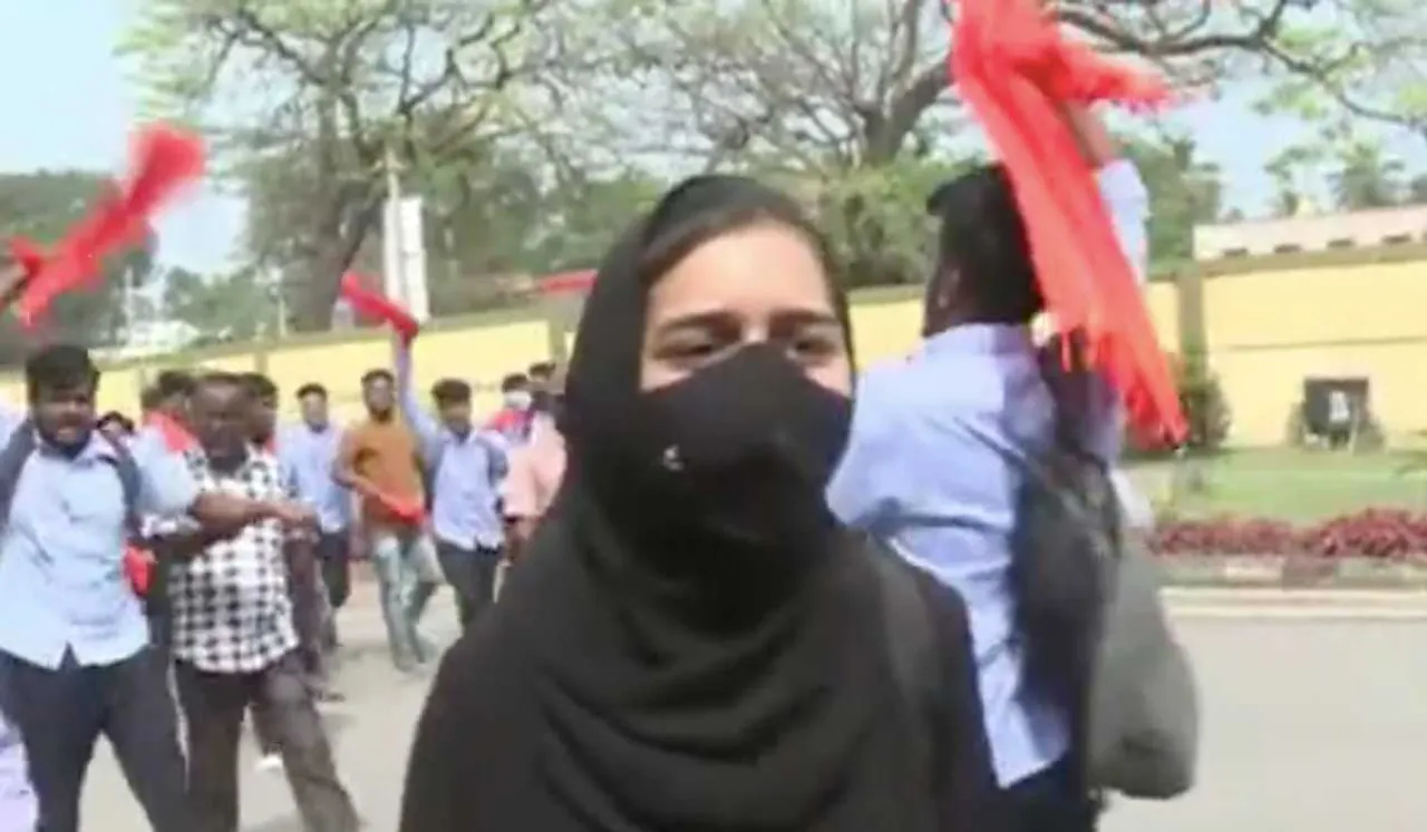 muskan khan felicitation, girl in burqa heckled, Girl In Hijab Harassed