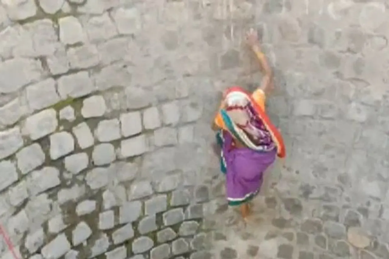 Viral Video: MP Woman Risks Life To Fetch Water