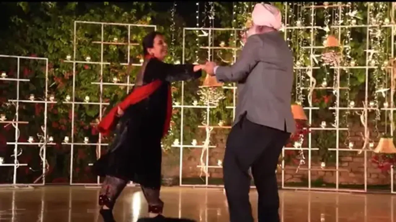 Couple Dances On Senorita
