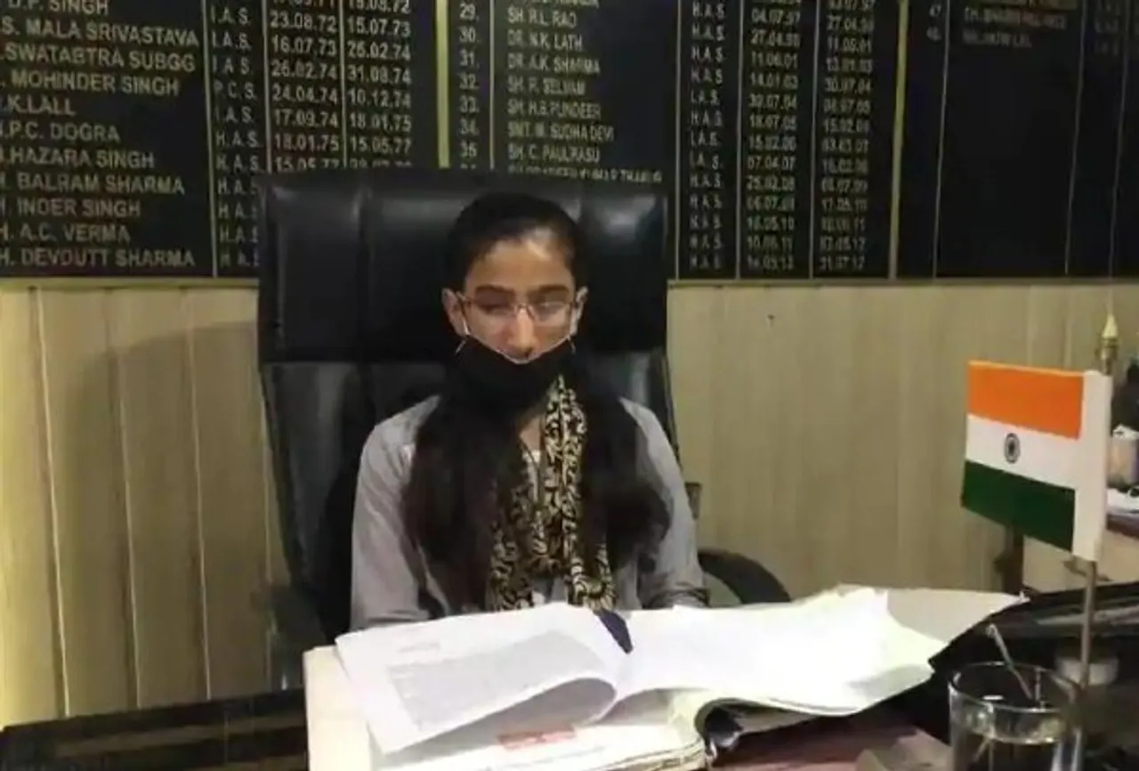 Peon's Daughter, 14, Takes Over Kangra SDM Office For A Day