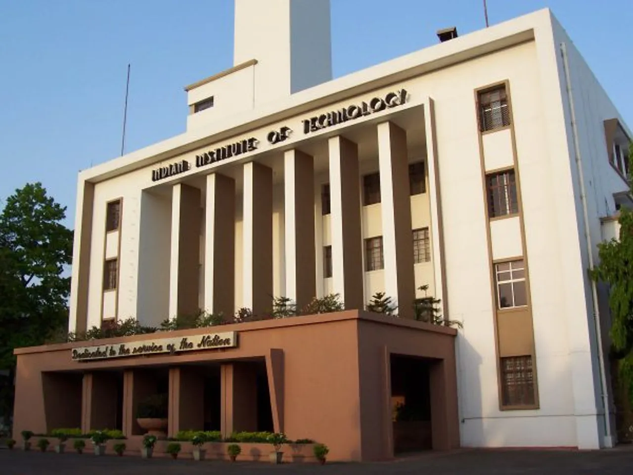 Case Against IIT Kharagpur Professor, IIT-Kharagpur girl students