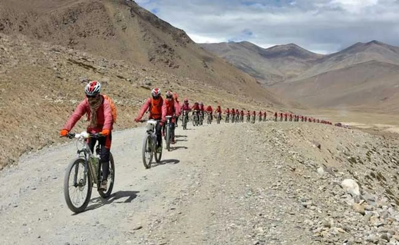 nuns bicycle trek from Kathmadu to Leh