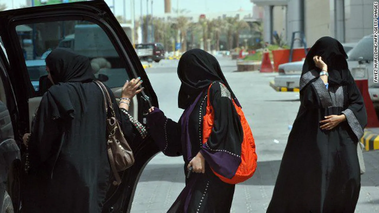Women in Saudi give a boost to taxi apps   