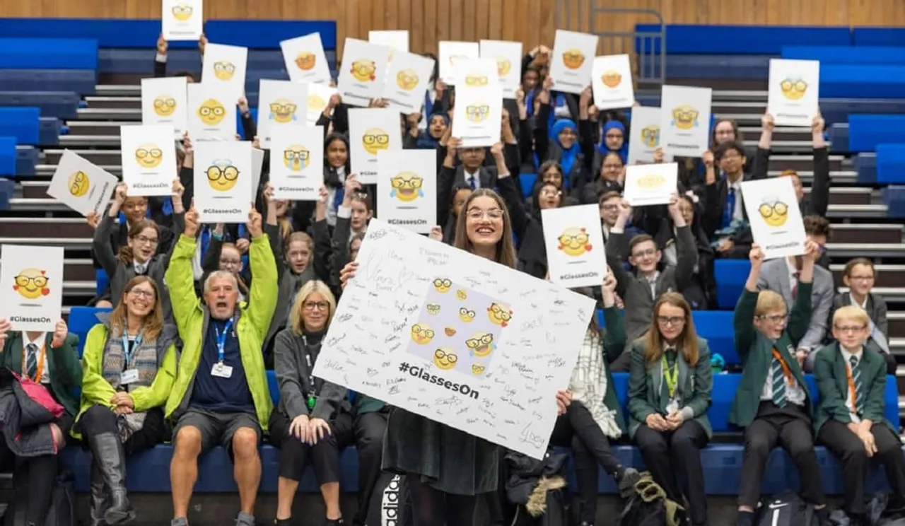 Schoolgirl Calls For Better Emoji Representation