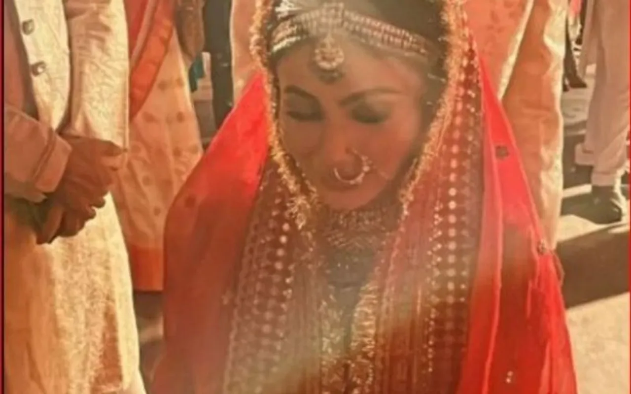Mouni Roy Gets Married To Husband Suraj Nambiar As Per Bengali Rituals