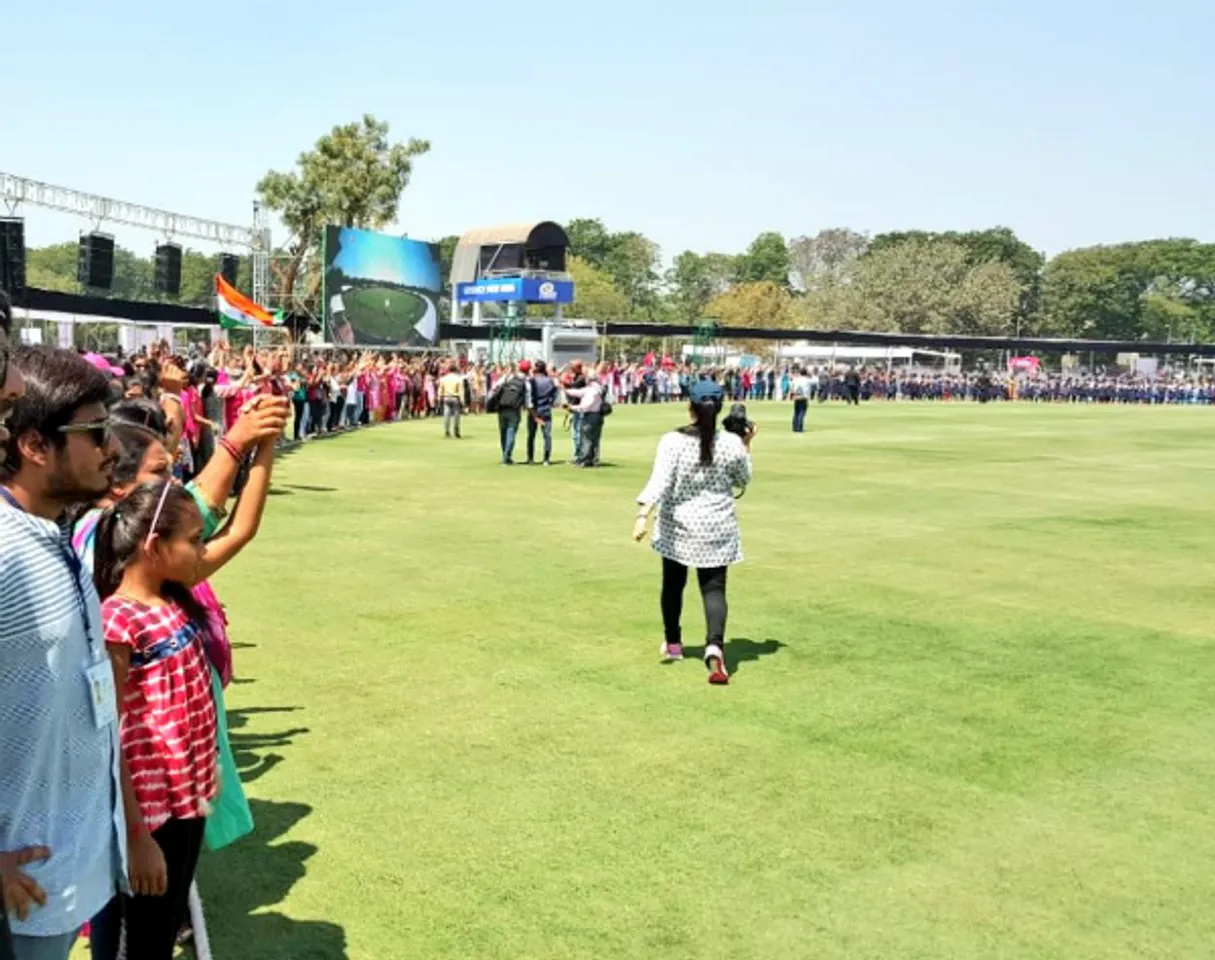 Vadodara Women Form Human Chain