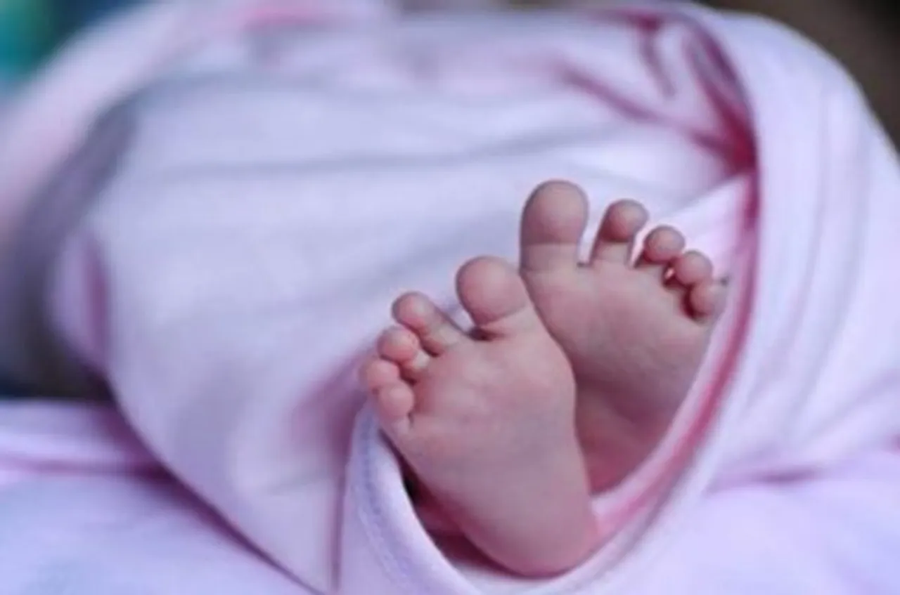 Mumbai: Mother, Newborn Die From C-Section Under Torchlight