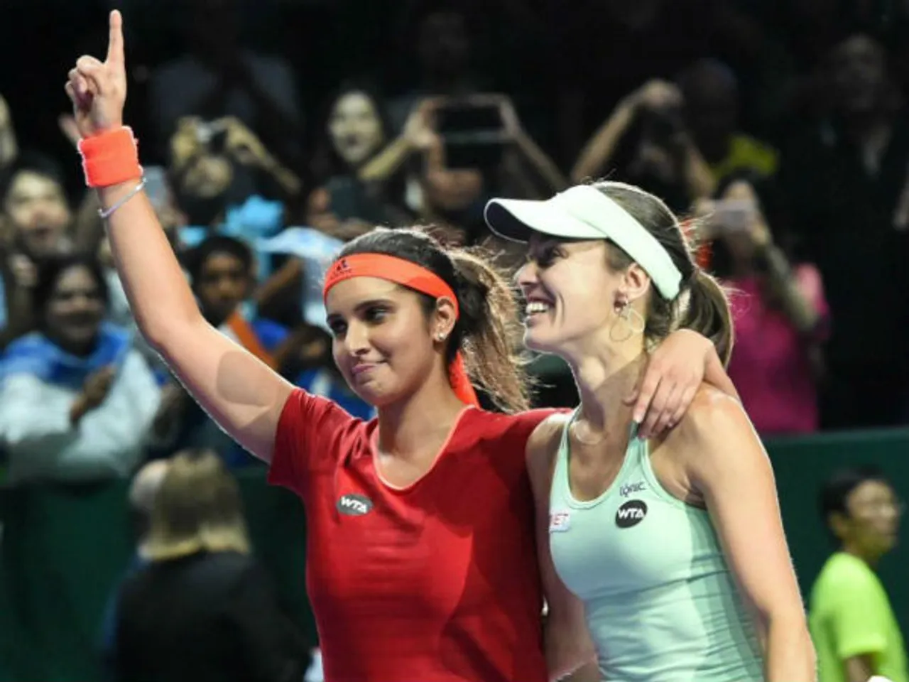 Sania-Hingis pair enters semis of WTA Finals