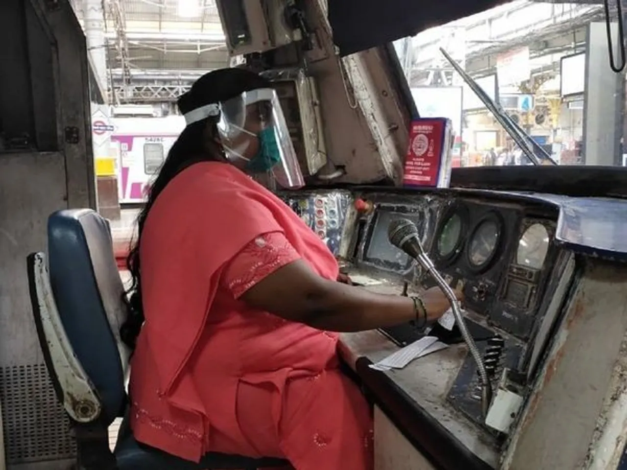 Central Railway's Women Employees Resume Duty, Netizens Praise Motorwoman Manisha Mhaske