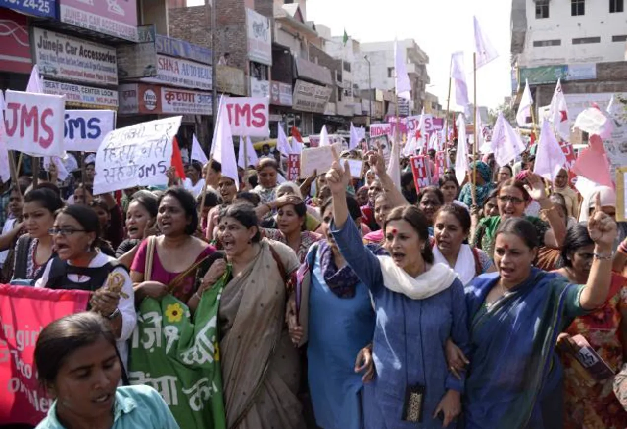 Lucknow Women Hit Streets To Protest Poor Law & Order